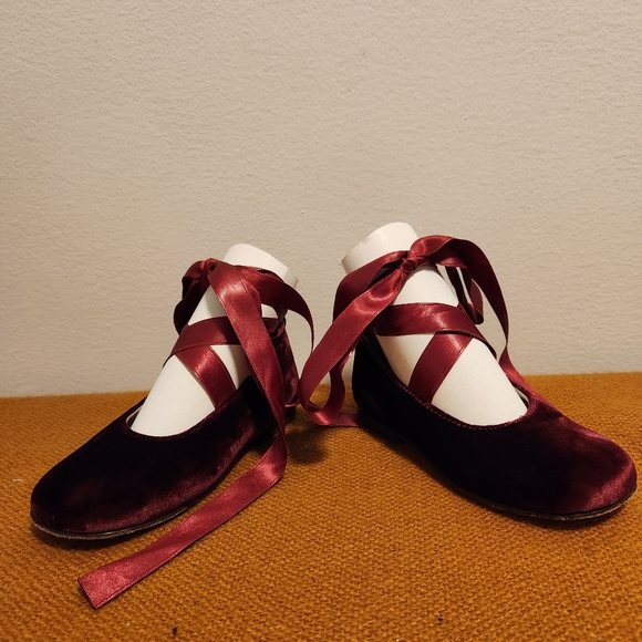Gallucci Italian Burgundy Velvet Shoes - Picture 2 of 7